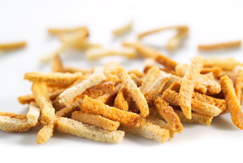 Viele kleinen salzigen getrockneten Zwiebacke auf Weiß stockfoto Viele kleinen salzigen getrockneten Zwiebacke auf Weiß stockfoto