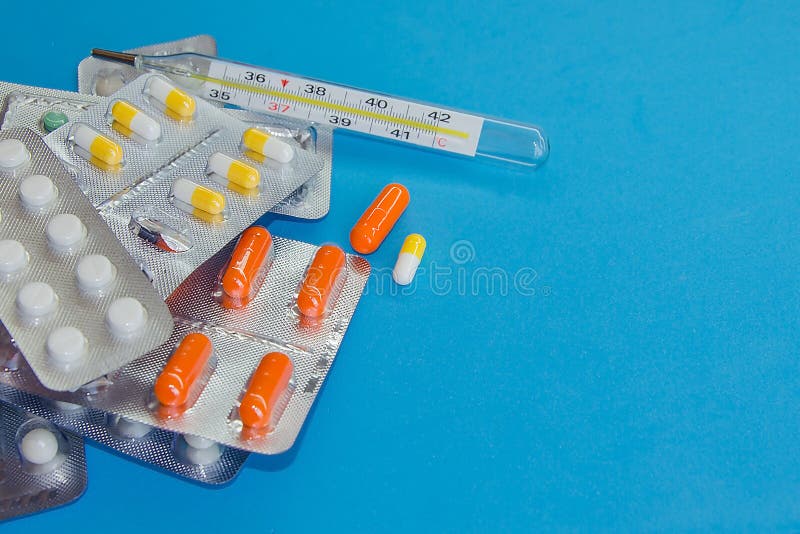 Viele Sätze Pillen Tablets sind nahe bei dem Verpacken lizenzfreie stockbilder Viele Sätze Pillen Tablets sind nahe bei dem Verpacken lizenzfreie stockbilder