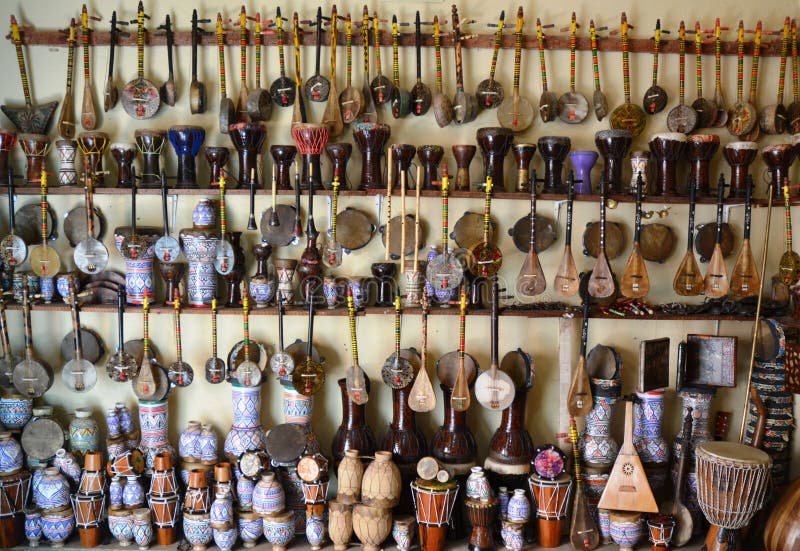 Vielzahl von traditionellen Musikinstrumenten lizenzfreies stockbild Vielzahl von traditionellen Musikinstrumenten lizenzfreies stockbild