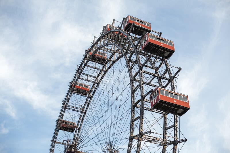 Viena, Austria 5 de junio de 2018: Ferris Wheel famoso del parque de Viena Prater llamó Wurstelprater fotos de archivo libres de regalías Viena, Austria 5 de junio de 2018: Ferris Wheel famoso del parque de Viena Prater llamó Wurstelprater fotos de archivo libres de regalías
