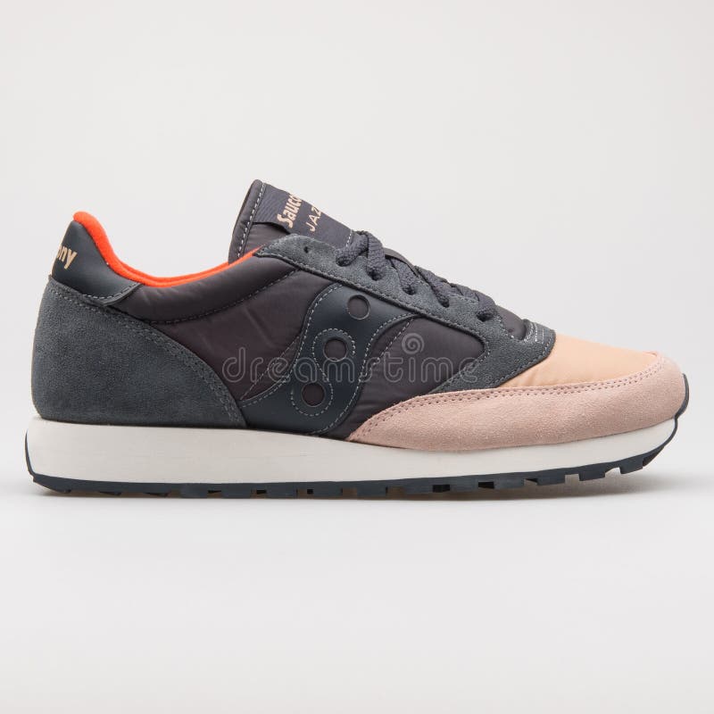 saucony jazz charcoal tan