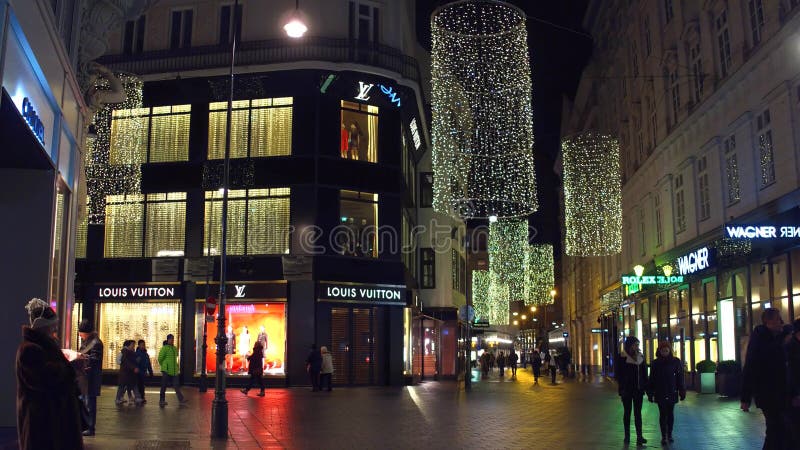 indtil nu Lab udvikle VIENNA, AUSTRIA - DECEMBER, 24 Louis Vuitton and Rolex Luxury Stores in the  Evening Editorial Stock Photo - Image of evening, classic: 83689343