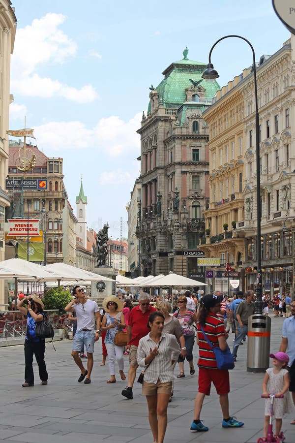 People watching open air live Opera outside the State Opera House in  Karajan Platz Vienna in Austria Stock Photo - Alamy