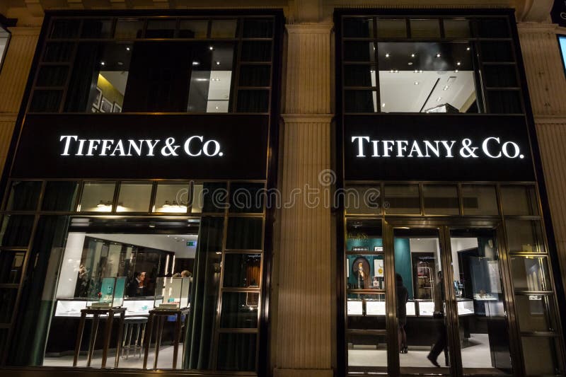 Tiffany co shop store logo hi-res stock photography and images - Alamy