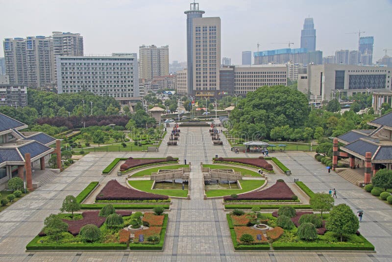 Vierkant bij het Provinciale Museum van Hubei stock afbeeldingen Vierkant bij het Provinciale Museum van Hubei stock afbeeldingen