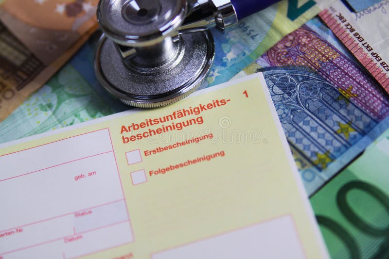 VIERSEN, ALLEMAGNE - 20 MAI 2019 : Incapacité de travailler le concept de coût - stéthoscope et certificat jaune de l'Allemand d' photos stock VIERSEN, ALLEMAGNE - 20 MAI 2019 : Incapacité de travailler le concept de coût - stéthoscope et certificat jaune de l'Allemand d' photos stock