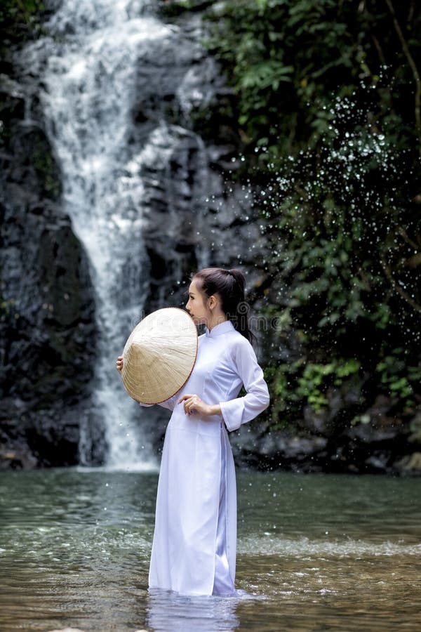 Vietnam kvinnor royaltyfria bilder Vietnam kvinnor royaltyfria bilder