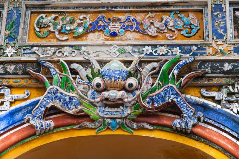 Vietnam, tonalidad Decoración del dragón en la ciudad imperial imágenes de archivo libres de regalías Vietnam, tonalidad Decoración del dragón en la ciudad imperial imágenes de archivo libres de regalías