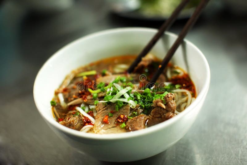 Vietnamese geroepen pho van de rundvleesnoedel soep stock afbeeldingen Vietnamese geroepen pho van de rundvleesnoedel soep stock afbeeldingen