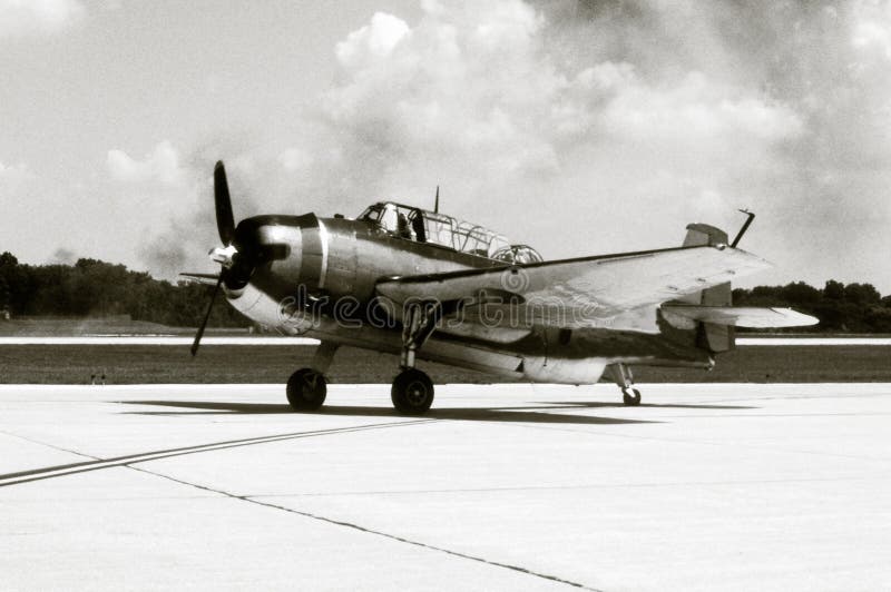 Vieux bombardier de marine photo stock. Image du blanc 4922824