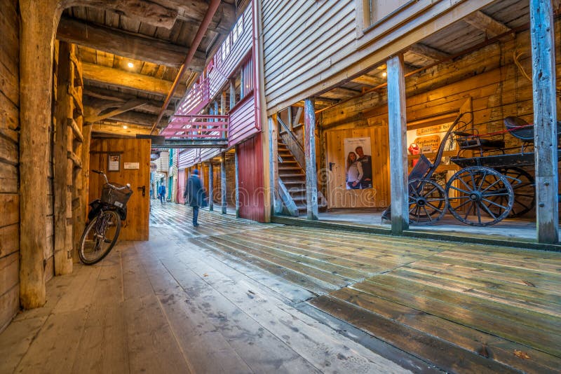 Vieux bâtiments de Bryggen à Bergen. Bâtiments en bois colorés historiques dans la vieille ville de Bergen, une attraction de liste de patrimoine mondial de l'UNESCO, Norvège