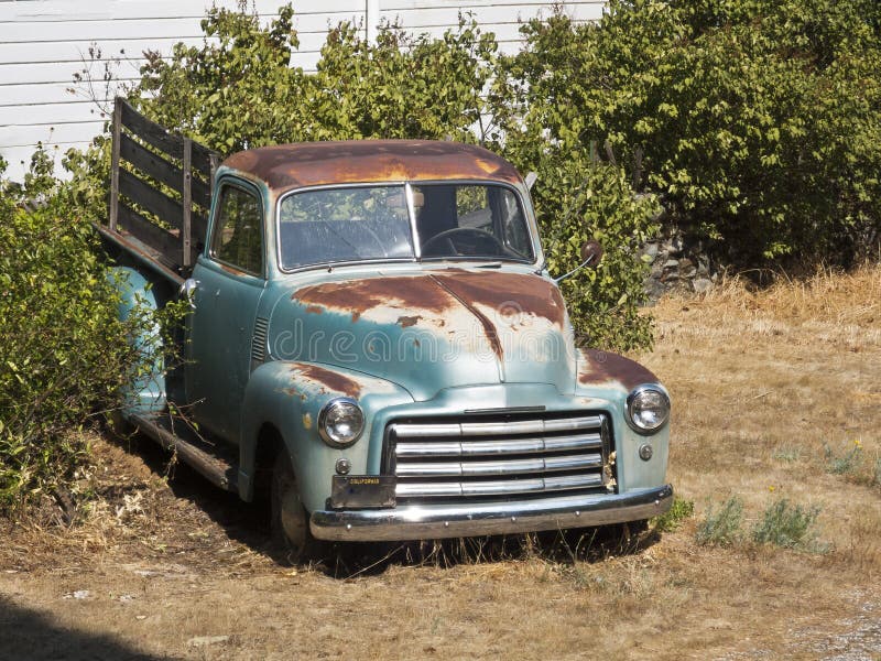 Vieux camion rouillé image stock Vieux camion rouillé image stock