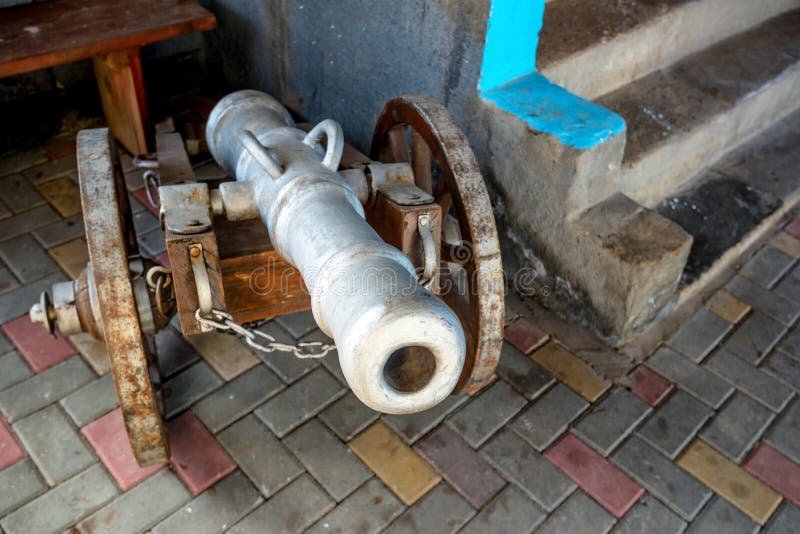 Vieux canon antique image libre de droits Vieux canon antique image libre de droits