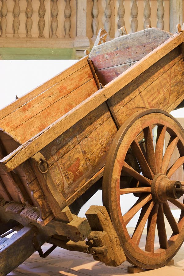Vieux chariot en bois image stock. Image du affermage 15249475