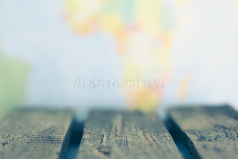 Vieux conseils sur la carte du monde image stock Vieux conseils sur la carte du monde image stock
