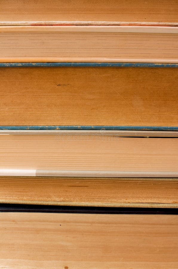 Vieux livres empilés photo stock Vieux livres empilés photo stock