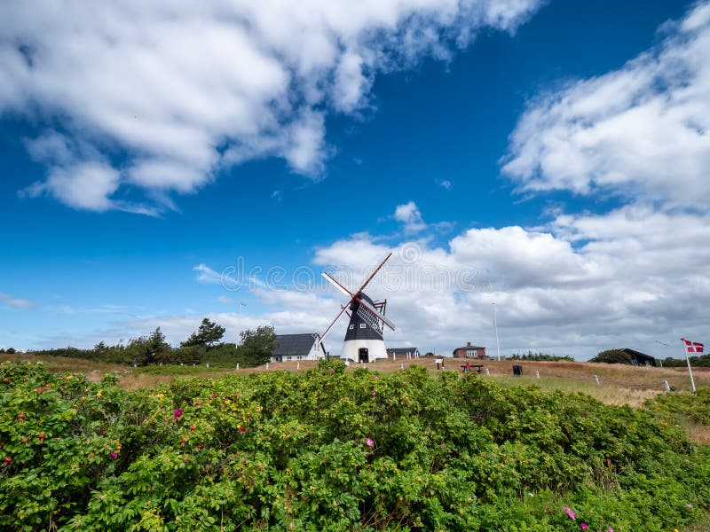 Vieux moulin à vent néerlandais sur l'île Mandoe, Danemark de l$mer des Wadden
