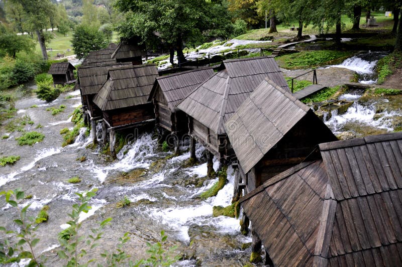 Vieux moulins à eau en bois, Jajce en la Bosnie-Herzégovine photos stock Vieux moulins à eau en bois, Jajce en la Bosnie-Herzégovine photos stock