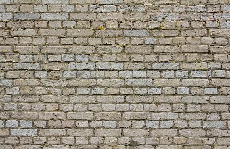 Vieux mur de briques gris battu avec le ciment et les trous foncés dans les briques Texture de surface approximative photos libres de droits Vieux mur de briques gris battu avec le ciment et les trous foncés dans les briques Texture de surface approximative photos libres de droits