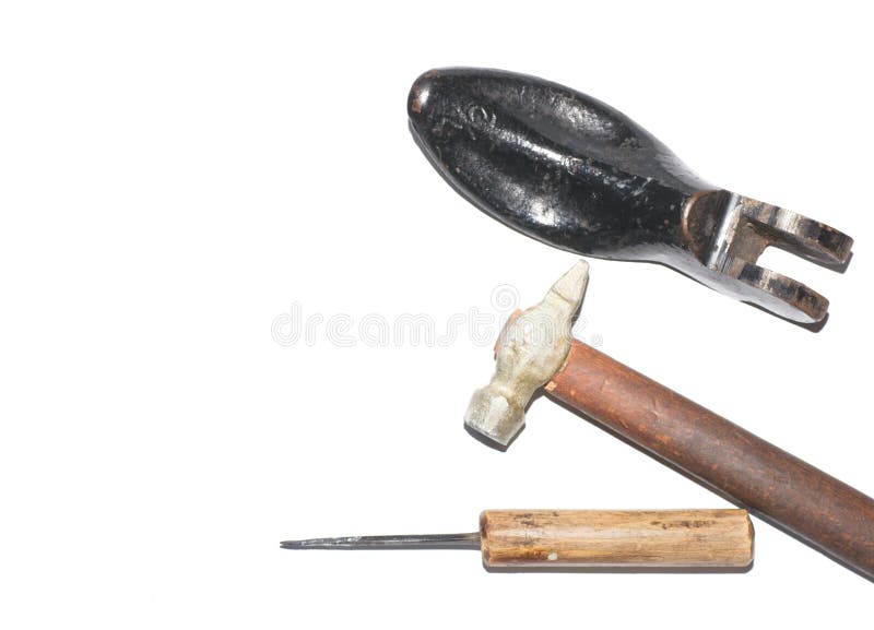 Vieux outils de cordonnier, marteau, alêne d'isolement photo stock Vieux outils de cordonnier, marteau, alêne d'isolement photo stock