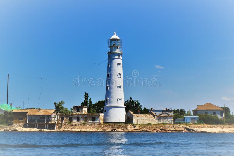 Vieux phare sur la mer photo stock Vieux phare sur la mer photo stock