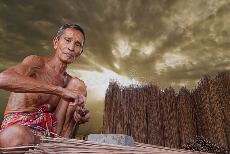 Vieux portrait franc asiatique d'homme supérieur photo stock Vieux portrait franc asiatique d'homme supérieur photo stock