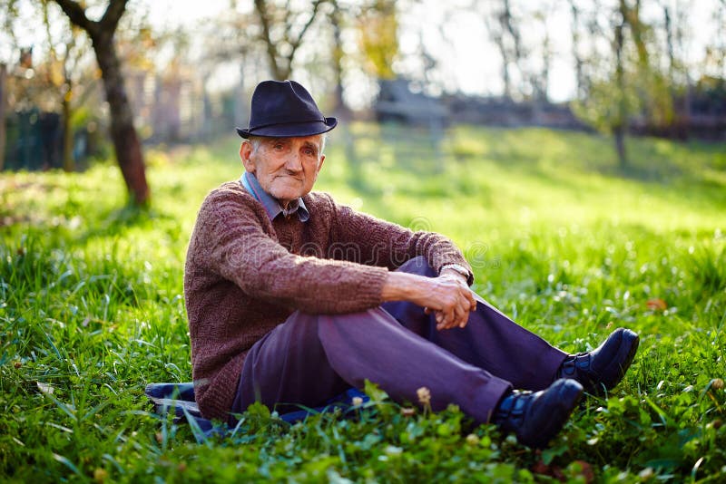 Vieux repos d'agriculteur image libre de droits Vieux repos d'agriculteur image libre de droits