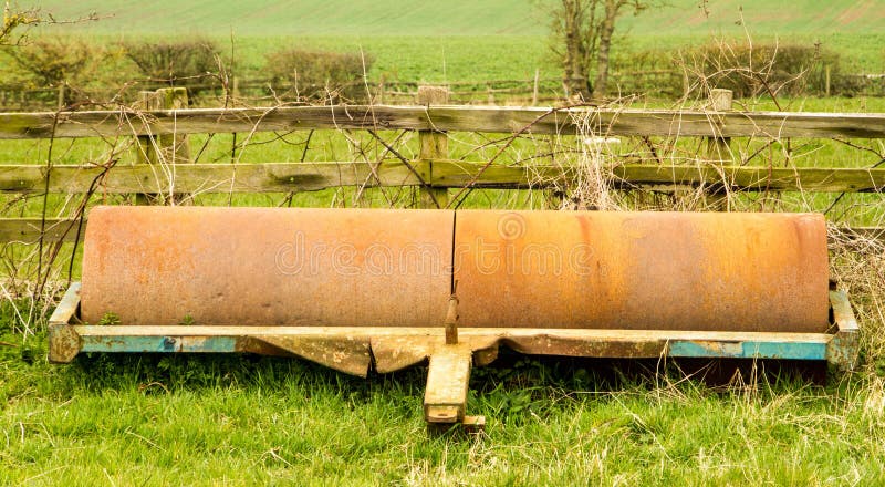 Vieux rouleau de ferme image stock. Image of finlande 52506647