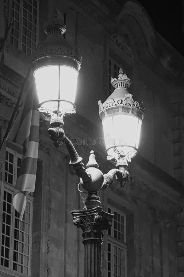 Download Vieux réverbères photo stock. Image du isolement, classique - 76084226