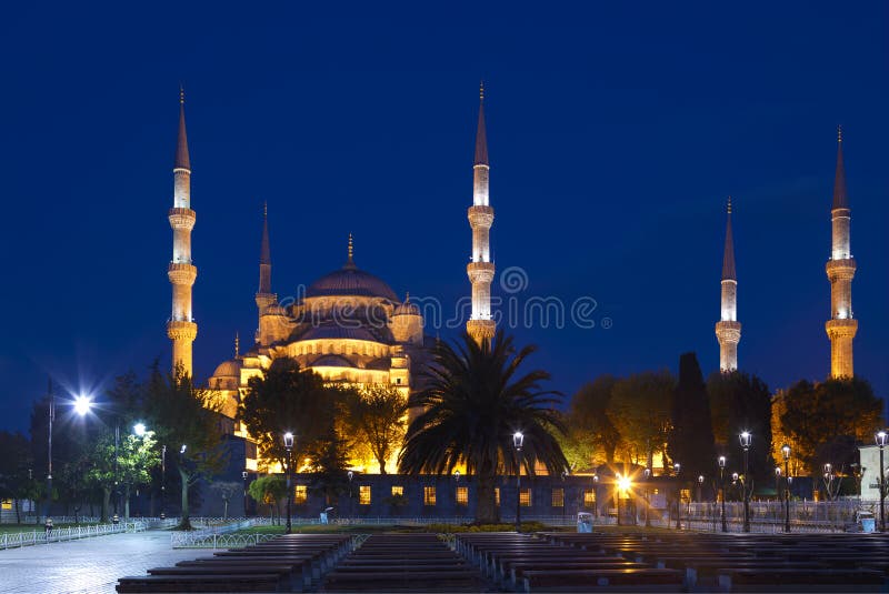 View of the Blue Mosque (Sultanahmet Camii) at night in Istanbul stock photos
