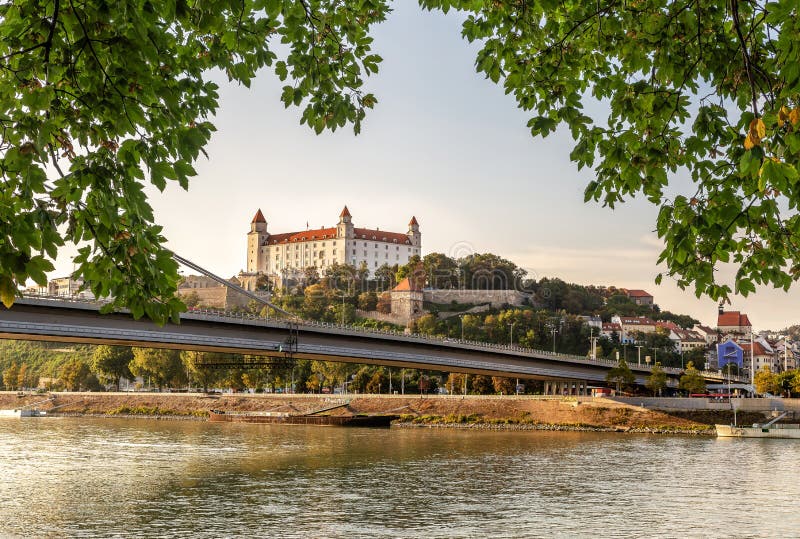 Pohľad na Bratislavský hrad v Bratislave, hlavnom meste Slovenska