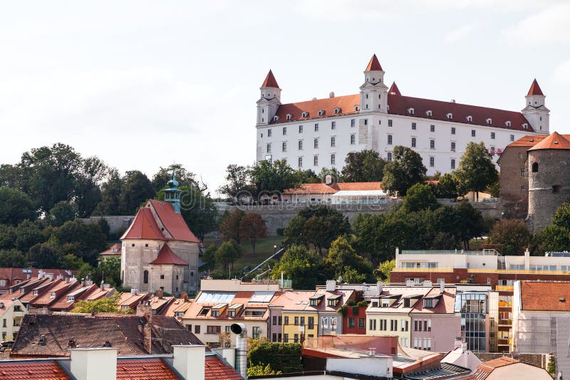 Pohľad na Bratislavský hrad zo starého mesta