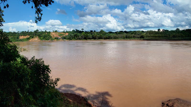 De un rio más cercano en Amazonas,.