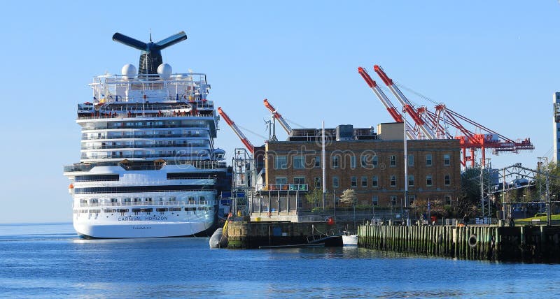 nova scotia cruise ships