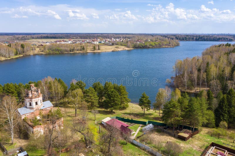 View from the drone of a half-dispersed church on the banks of the Uvodsky reservoir, Egoriy village, Ivanovo region, Russia. View from the drone of a stock images View from the drone of a half-dispersed church on the banks of the Uvodsky reservoir, Egoriy village, Ivanovo region, Russia. View from the drone of a stock images