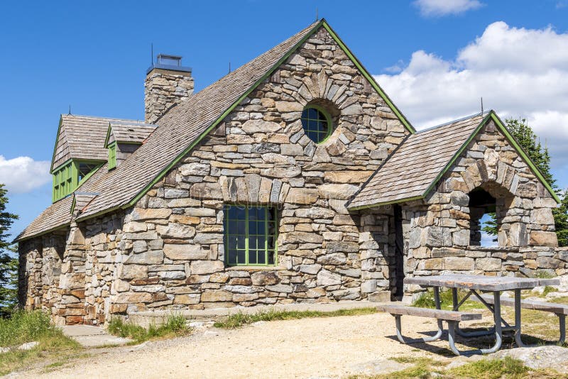 View of the facade of the historic stone built Vista House located at the summit of Mt Spokane State Park in Spokane, Washington stock images View of the facade of the historic stone built Vista House located at the summit of Mt Spokane State Park in Spokane, Washington stock images