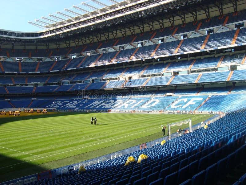 Soccer - UEFA Champions League - Group E - Real Madrid v Steaua Bucuresti -  Santiago Bernabeu Stock Photo - Alamy