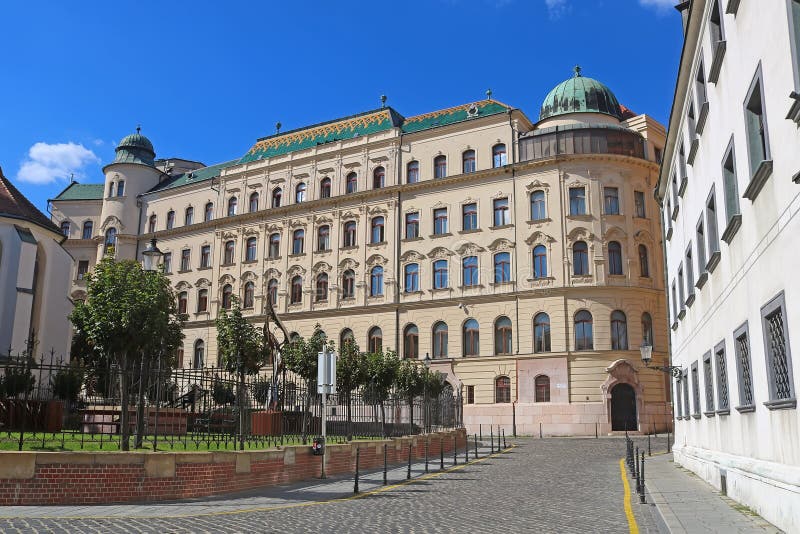 Pohľad na budovu Hlavnej pošty v Bratislave, Slovenská republika