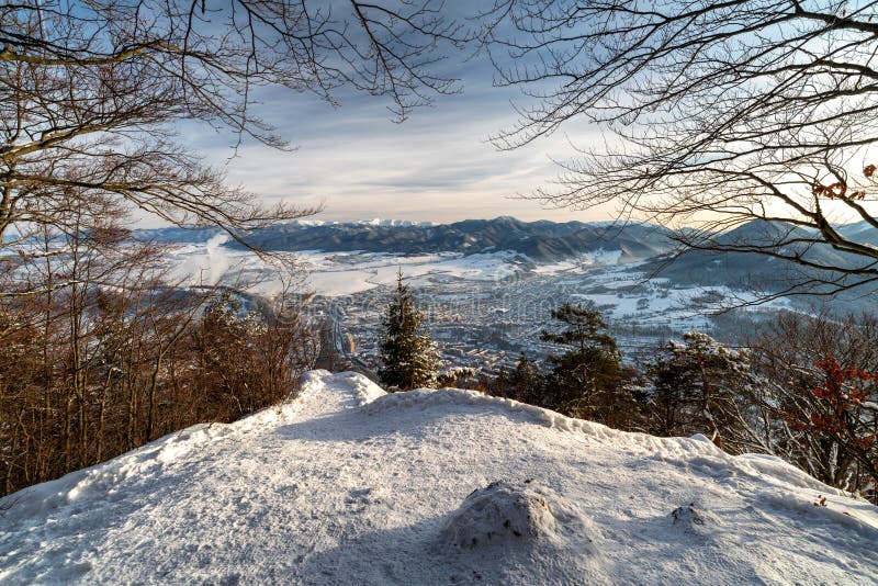 Pohľad z vrchu Čebrat vo Veľkej Fatre na mesto Ružomberok na Slovensku