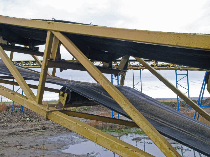 View of the Intermediate Section of the Belt Conveyor and LoadBearing