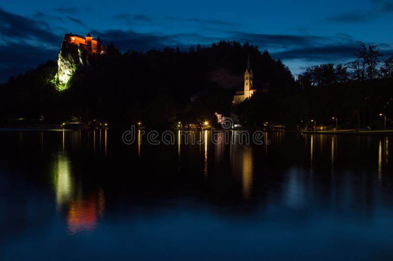 De a castillo, atardecer, reflexión de castillo en, la ciudad, Eslovenia.