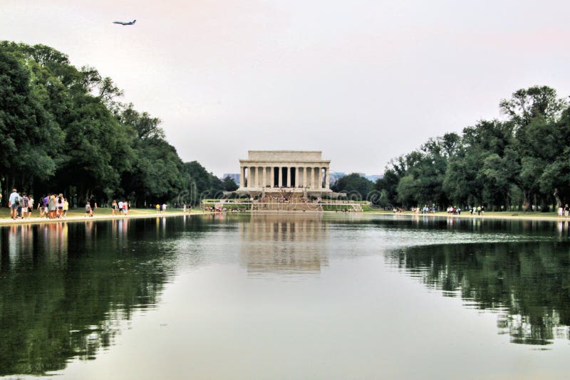 A View of the Lincoln Memorial Reflected in the Water Editorial Stock ...