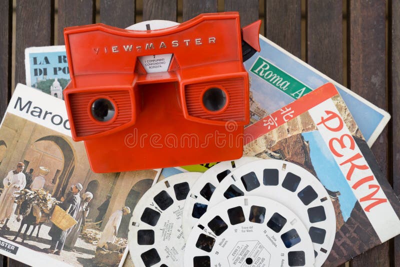 https://thumbs.dreamstime.com/b/view-master-vintage-d-viewer-toy-has-introduced-to-wonder-generations-kids-over-years-56513192.jpg