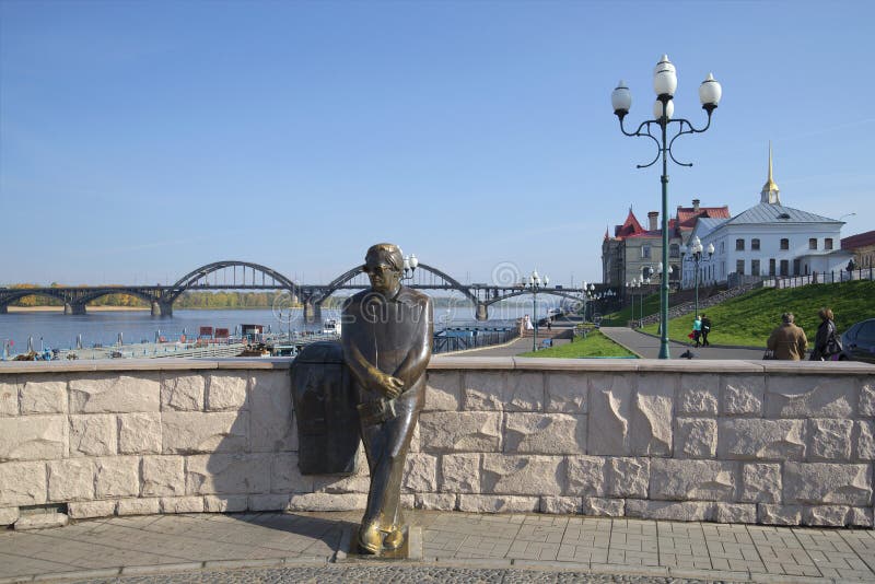View of the monument to the poet L. I. Oshanin on the embankment of the Volga river. Rybinsk