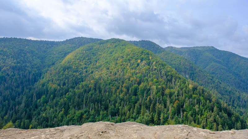Pohled na nejkrásnější hory v panoramatické scéně. Pohled z Tomášovského Vyhladu v Národním parku Slovenský ráj
