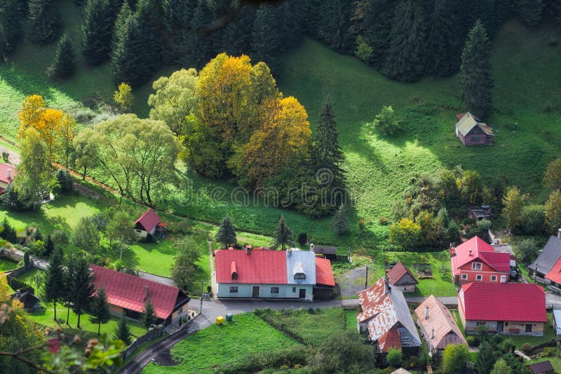 Pohled na obec Motycky u Banske Bystrice z kopce nad