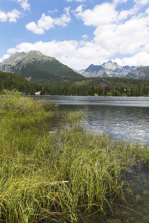 Pohled na horské štíty a alpskou krajinu Vysoké Tatry, Slovensko