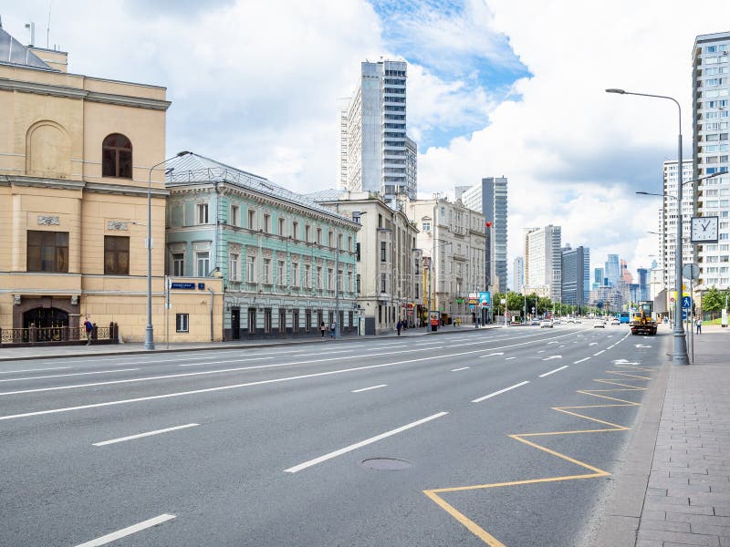 Арбатский бульвар. Новый Арбат дорога. Новый Арбат пешеходная зона. Арбат с дороги Москва. Новый Арбат панорама улицы.