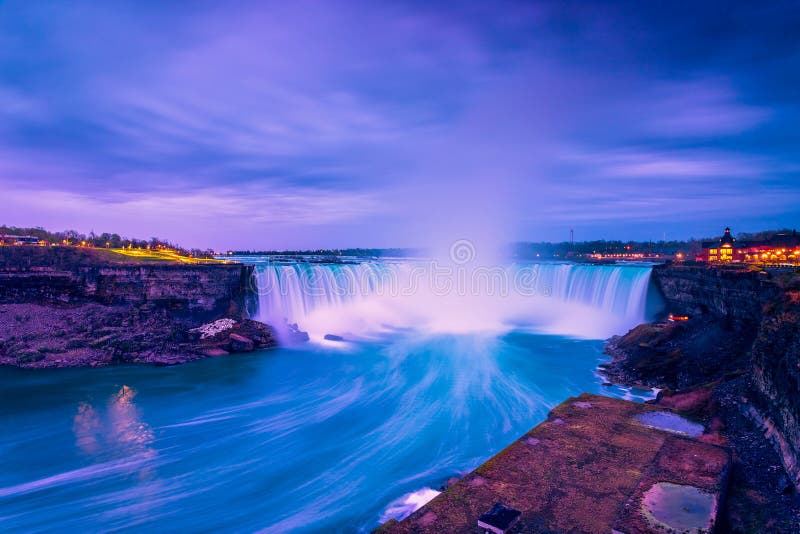 Niagara waterfalls during sunrise