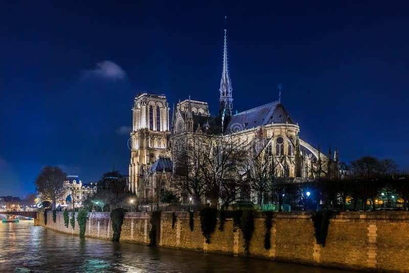View Over Seine Onto Illuminatred Back Side of Notre Dame De Par Stock ...